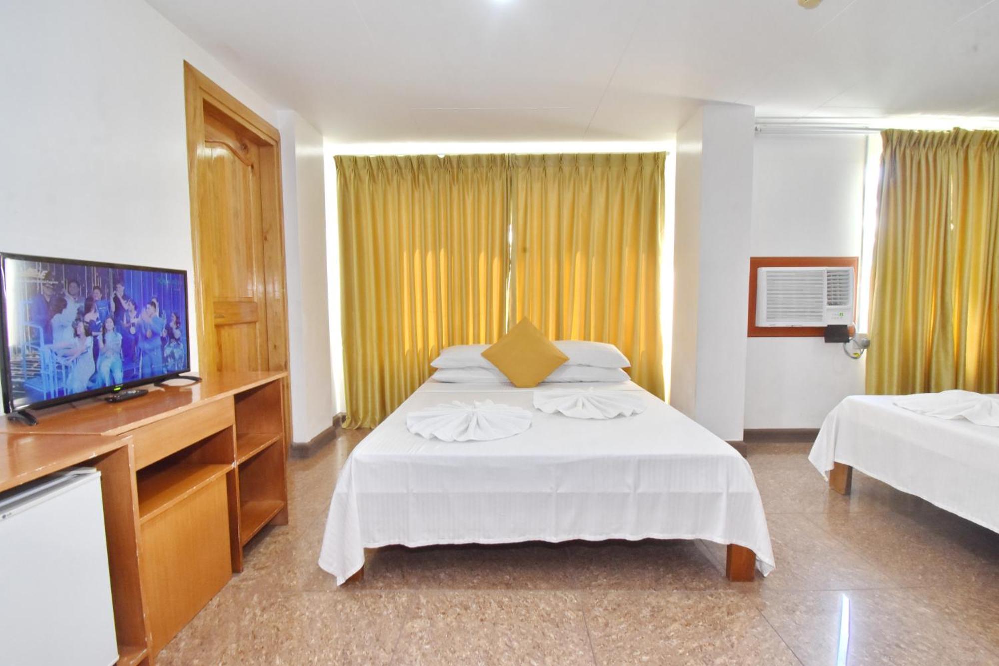 Blue Lotus Hotel Balabag  ห้อง รูปภาพ