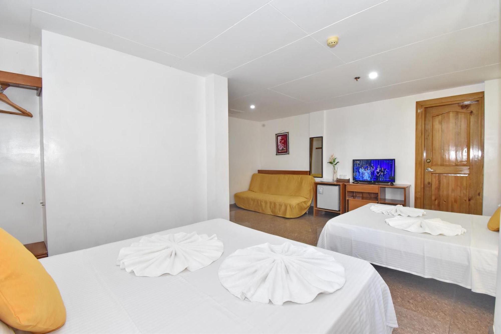 Blue Lotus Hotel Balabag  ห้อง รูปภาพ