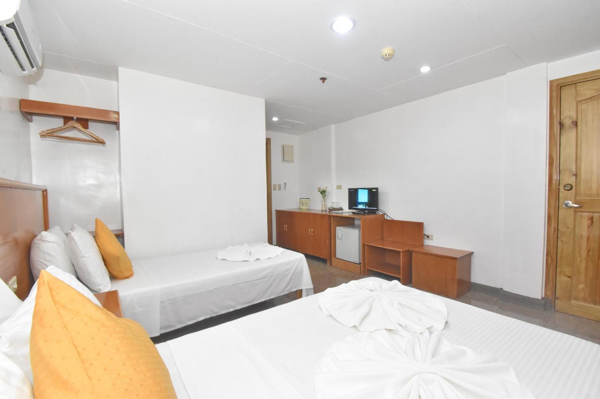 Blue Lotus Hotel Balabag  ห้อง รูปภาพ