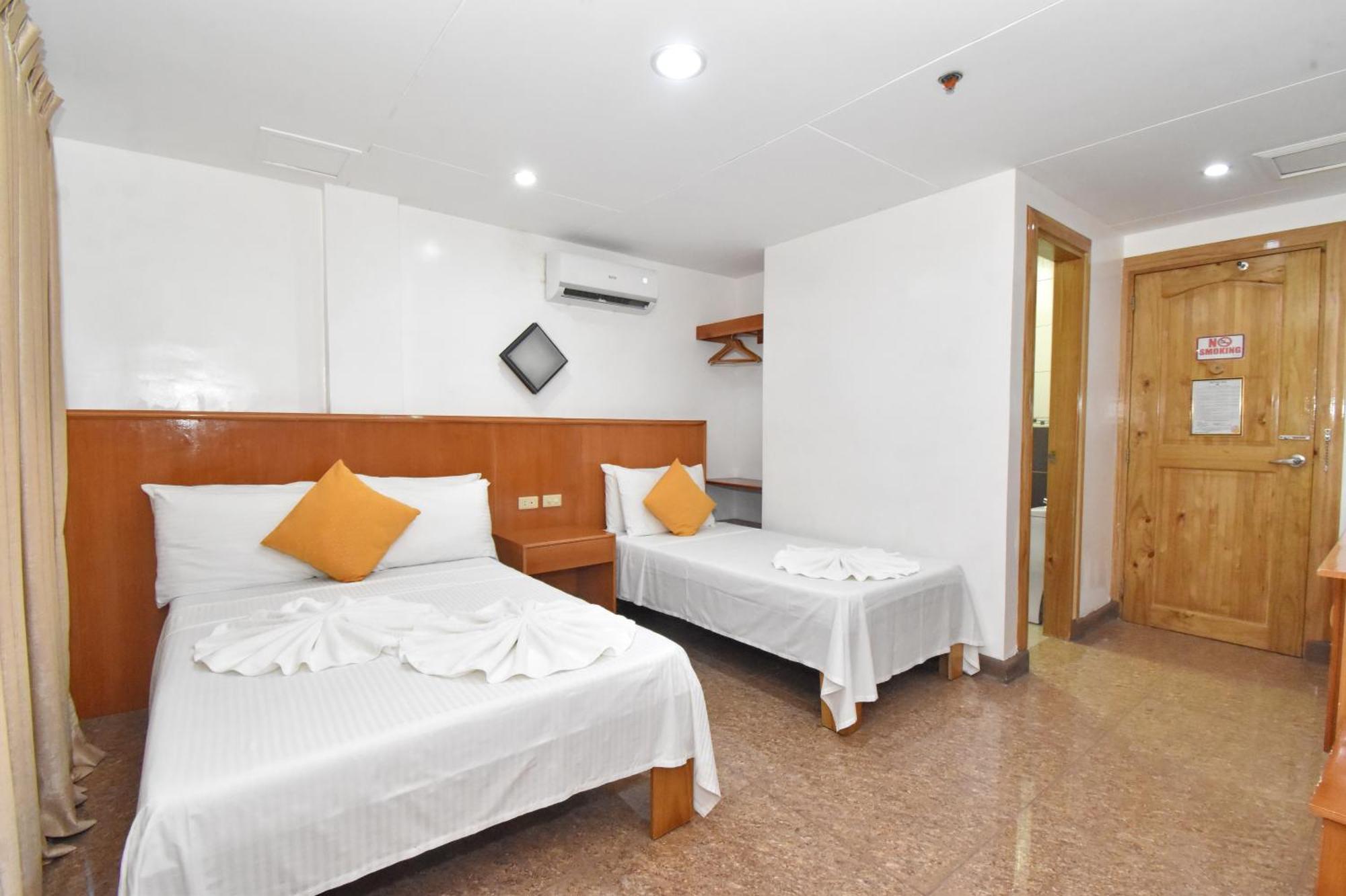 Blue Lotus Hotel Balabag  ห้อง รูปภาพ