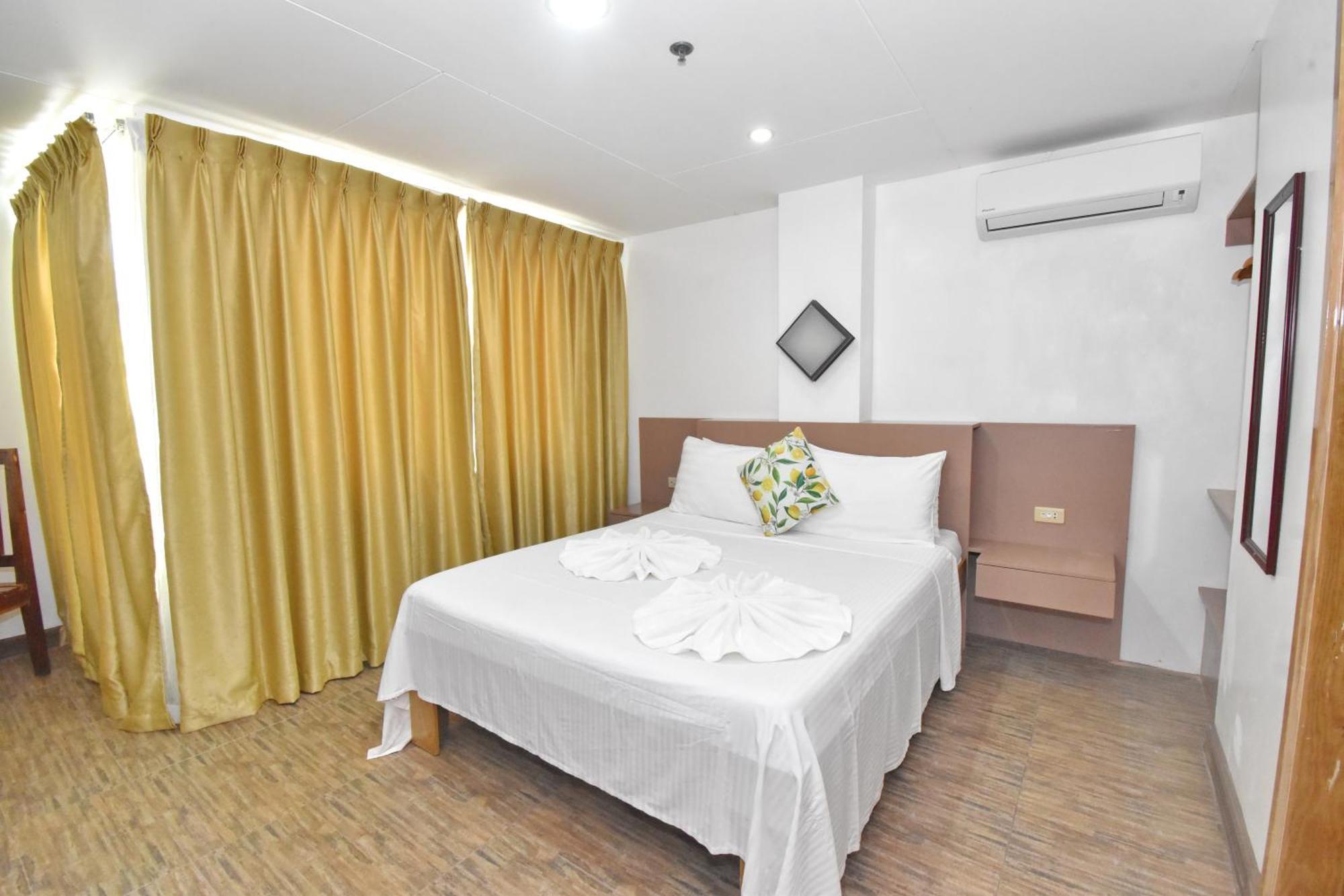 Blue Lotus Hotel Balabag  ห้อง รูปภาพ