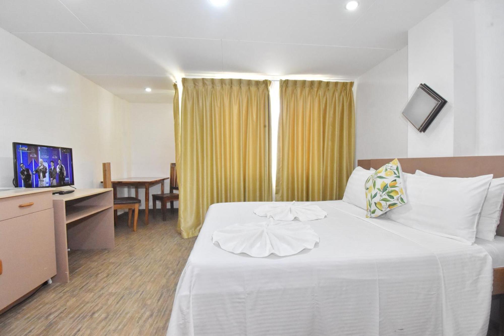 Blue Lotus Hotel Balabag  ห้อง รูปภาพ